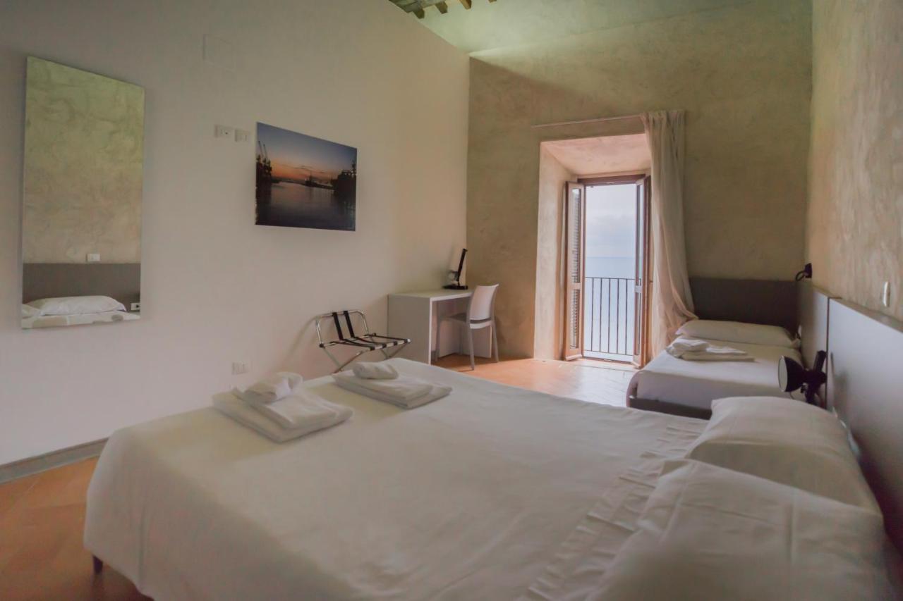 Del Castello Di Hostel Santa Severa
