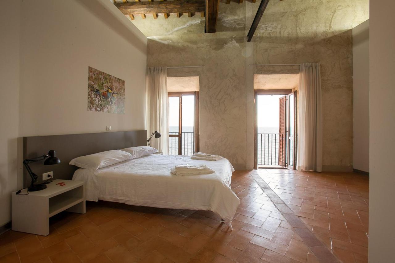 Del Castello Di *